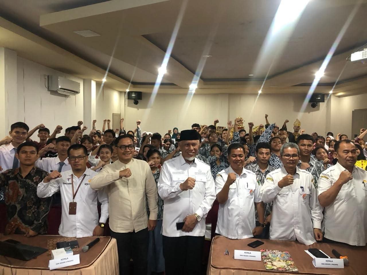 Ratusan pelajar Mentawai bersekolah di Padang
